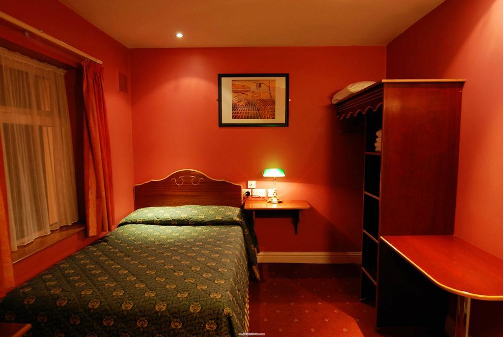Palmerstown Lodge - Dublin — Photos 1